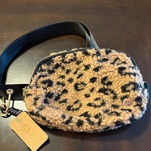 ⛄️NWT Simply Southern Belt Bag